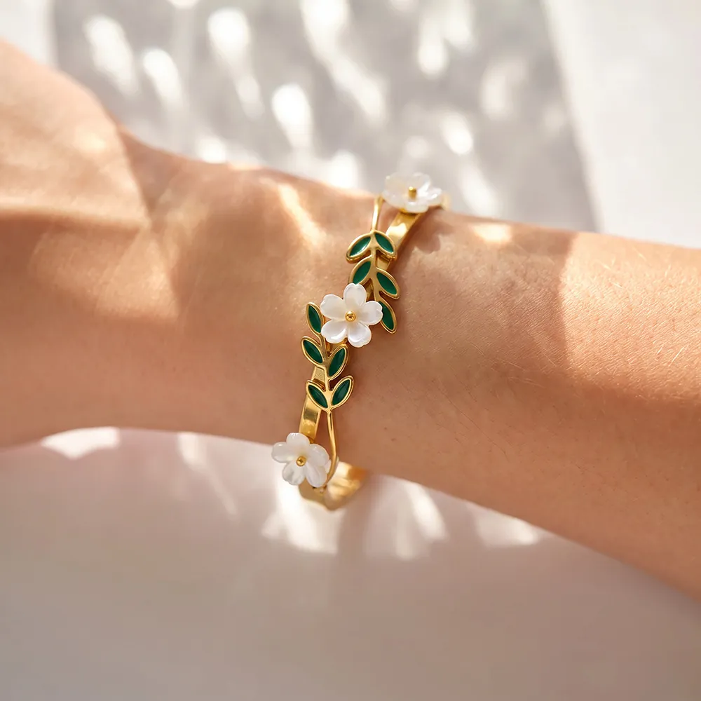 Damen Edelstahl 18K Vergoldet Blume Blatt Emaille Armreif Mode Elegant Floral Wasserdicht Hypoallergen Armband Schmuck Geschenk