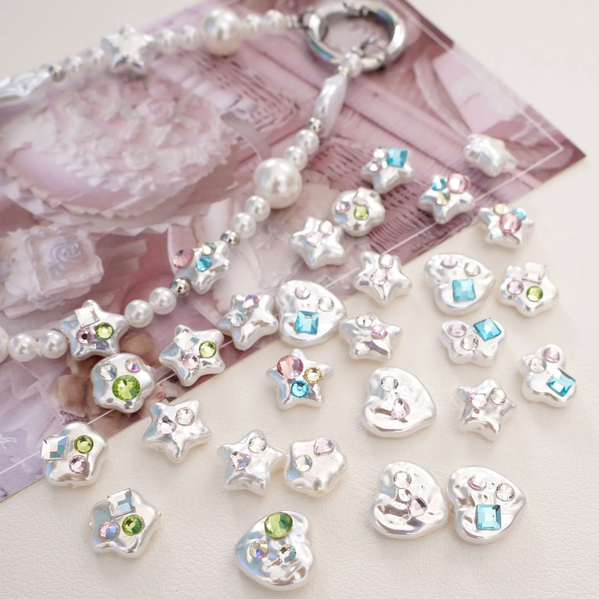 Perles de Strass en Imitation Perle Acrylique Forme Étoile Cœur Papillon Perles en Vrac pour la Création de Bijoux DIY