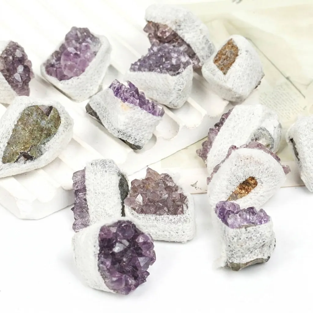 Cluster di Ametista Naturale Grado B Pietre Grezze Cristallo di Guarigione Energetica in Confezione Regalo Bianca Decorazione Casa