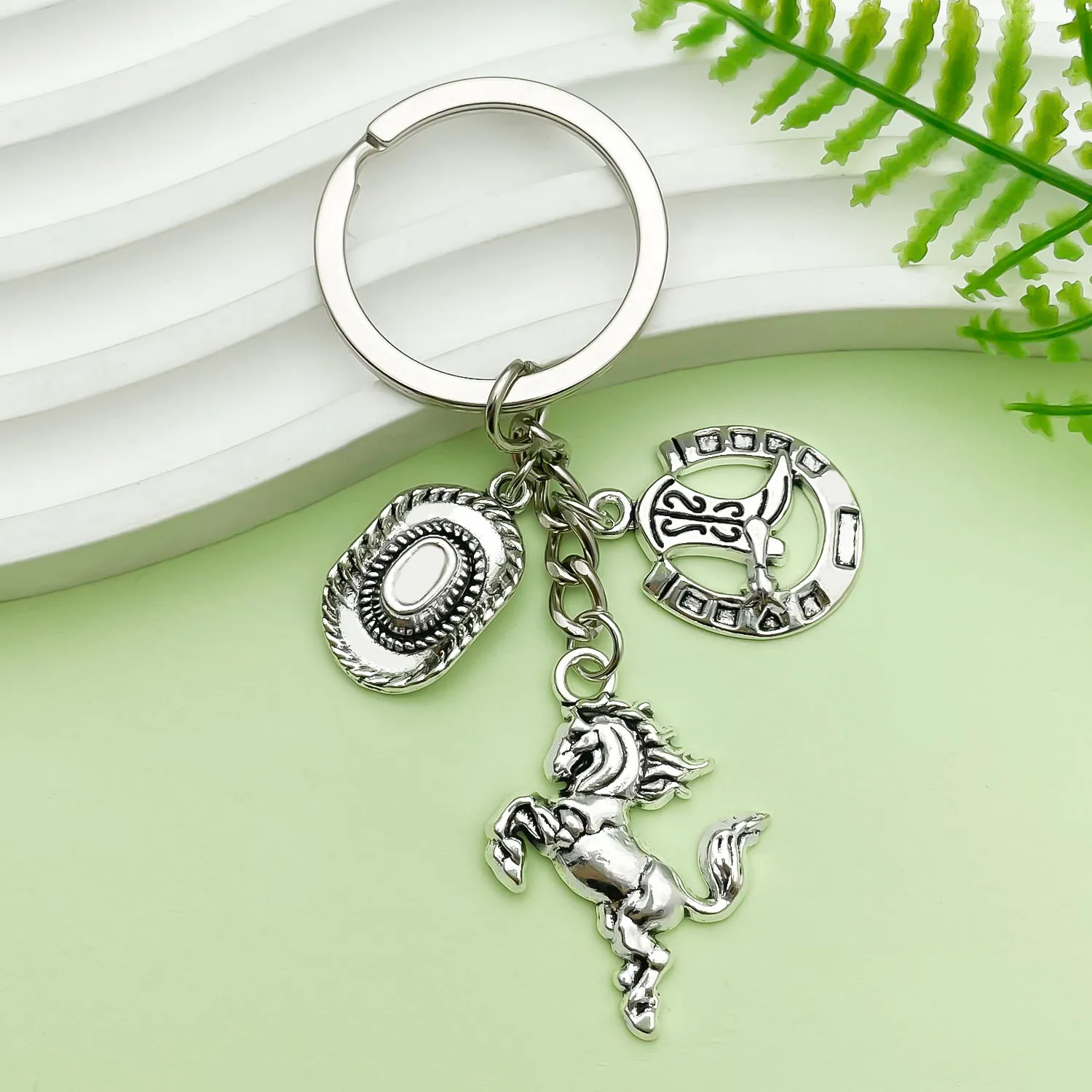 Vintage Antique Silver Alloy Western Cowboy Keychain Set Cowboy Hat Boot Horseshoe Horse Pendant Key Ring Bag Charm Accessory
