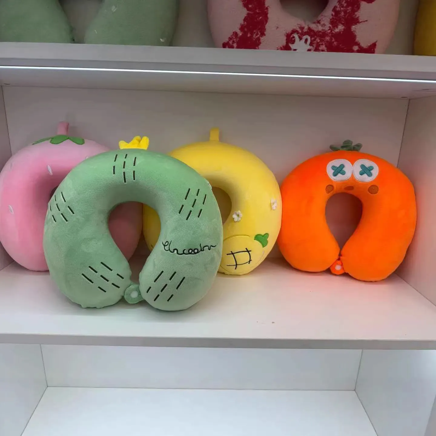 Oreiller de Voyage en U en Mousse à Mémoire de Forme aux Fruits pour Avion Bureau Sieste Peluche Douce Fraise Cactus Ananas Oreiller de Soutien du Cou Portable