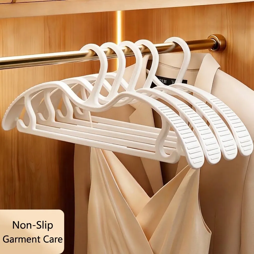 Seamless Anti Slip PP Clothes Hanger Space Saving Short Neck Wide Shoulder Hanger For Coats Dresses Closet Organizer