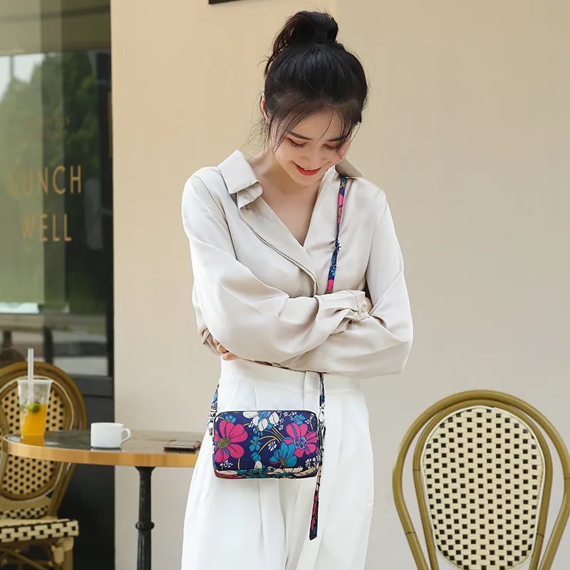 Women Floral Printed Polyester Mobile Phone Bag Three Layer Zipper Crossbody Shoulder Bag Small Travel Purse Wallet Storage Organizer