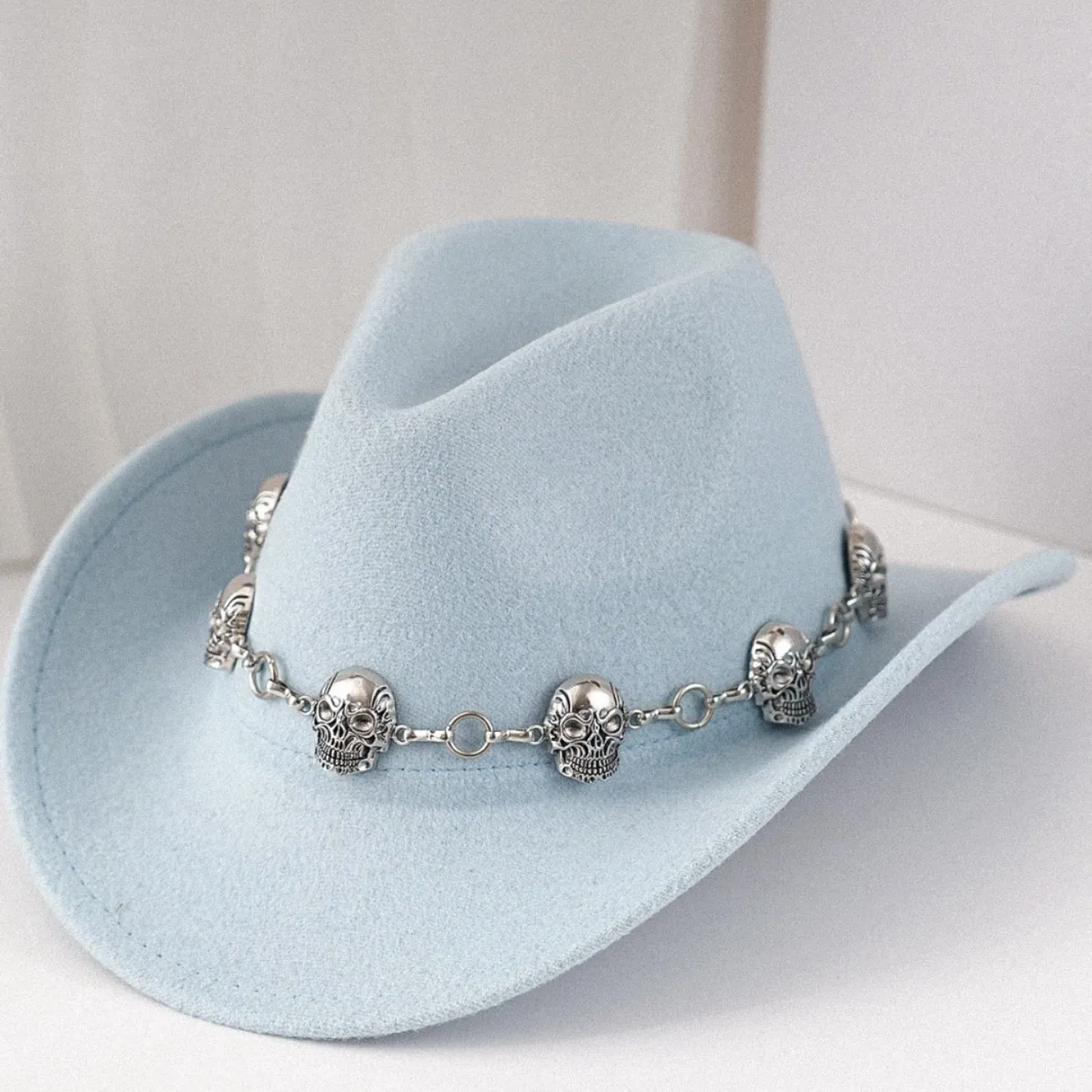 Chapeau de Cowboy Vintage Punk Rock Homme Femme Chapeau Fedora en Feutre de Polyester Avec Ceinture Chaîne en Métal Crâne Party