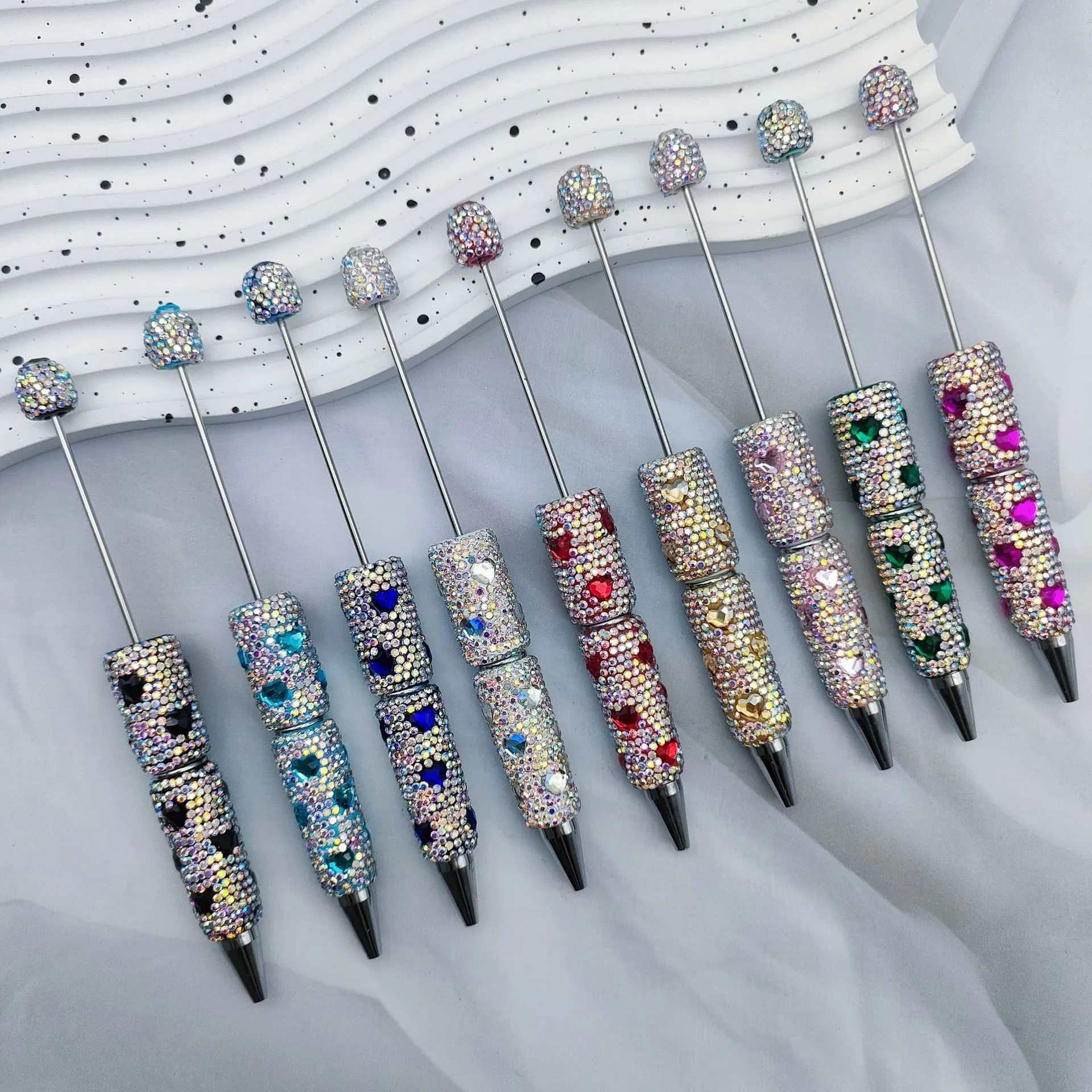 Stylo à Bille en Métal DIY avec Strass Complets Motif Cœur Étincelant Cadeau d'Écriture de Luxe pour Femme Fournitures de Bureau