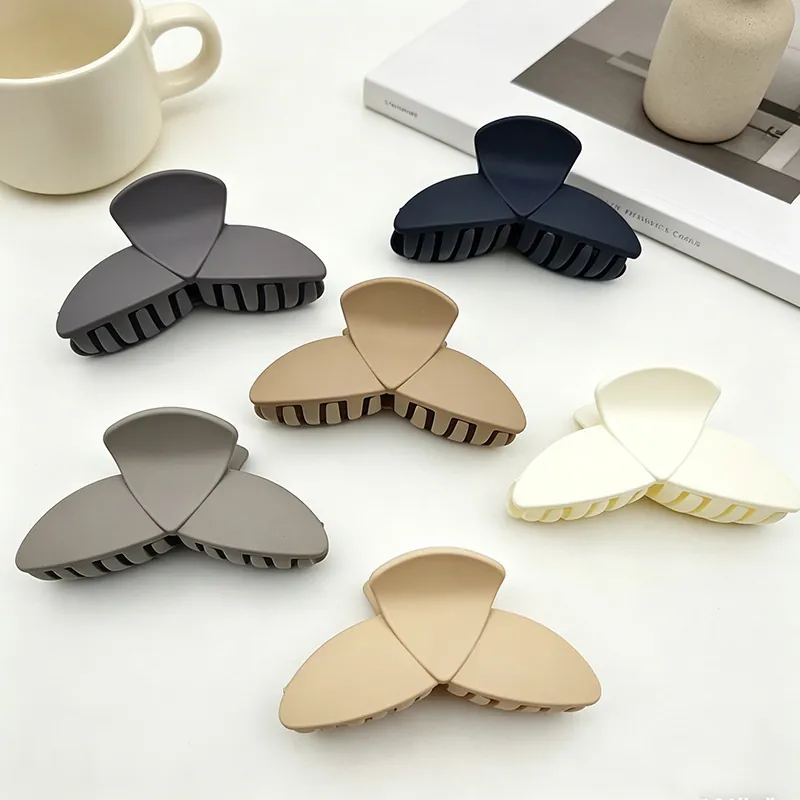 Damen Französisch Vintage Matte Dreieck Hai Clip Hohe Qualität PS Kunststoff Große Haarklammer Elegant Einfarbig Haarschmuck