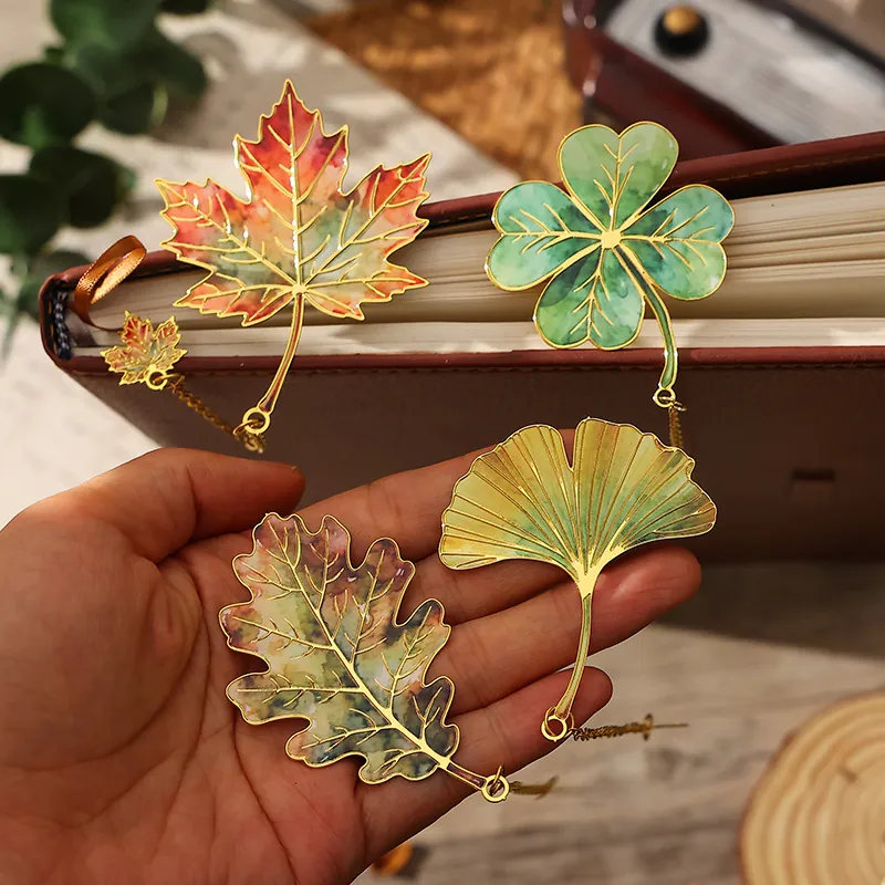 Creative Metal Leaf Bookmarks Ginkgo Maple Clover Oak Monstera Shapes With Chain Pendants Vintage Stationery Reading Page Holder Student Gift