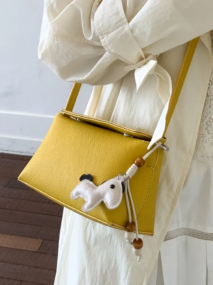 Borsa a Tracolla da Donna Minimalista in Pelle PU Semplice Tinta Unita Borsa a Spalla Con Simpatico Pendaglio Animale Piccola Borsa Quadrata