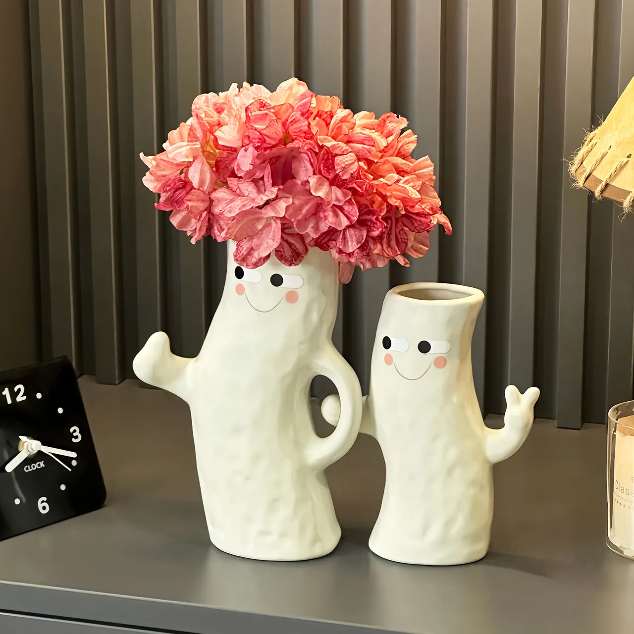 Modern Ceramic Hand-in-Hand Vase Set Anthropomorphic Smile Face Decorative Vases Minimalist Home Decor Table Desktop Ornaments