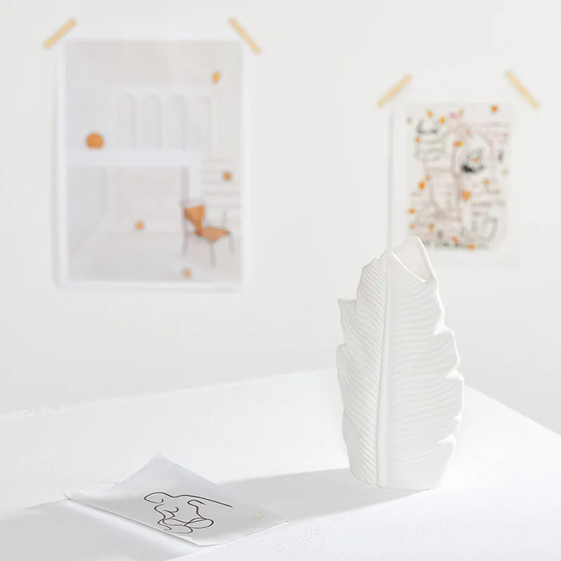Modern Minimalist White Ceramic Vase Leaf Shape Design Creative Home Decor Accent For Dried Flowers Living Room Desktop Ornament