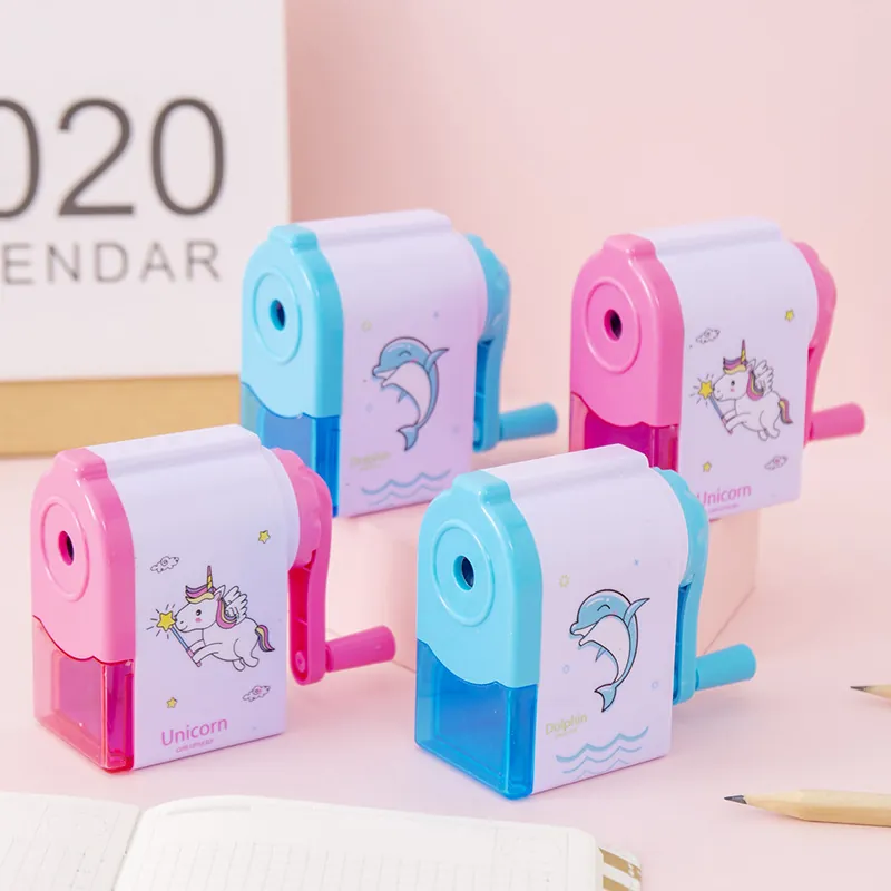 Temperamatite Manuale a Manovella per Bambini Studenti in Plastica con Avanzamento Automatico Unicorno Delfino Cancelleria Regalo