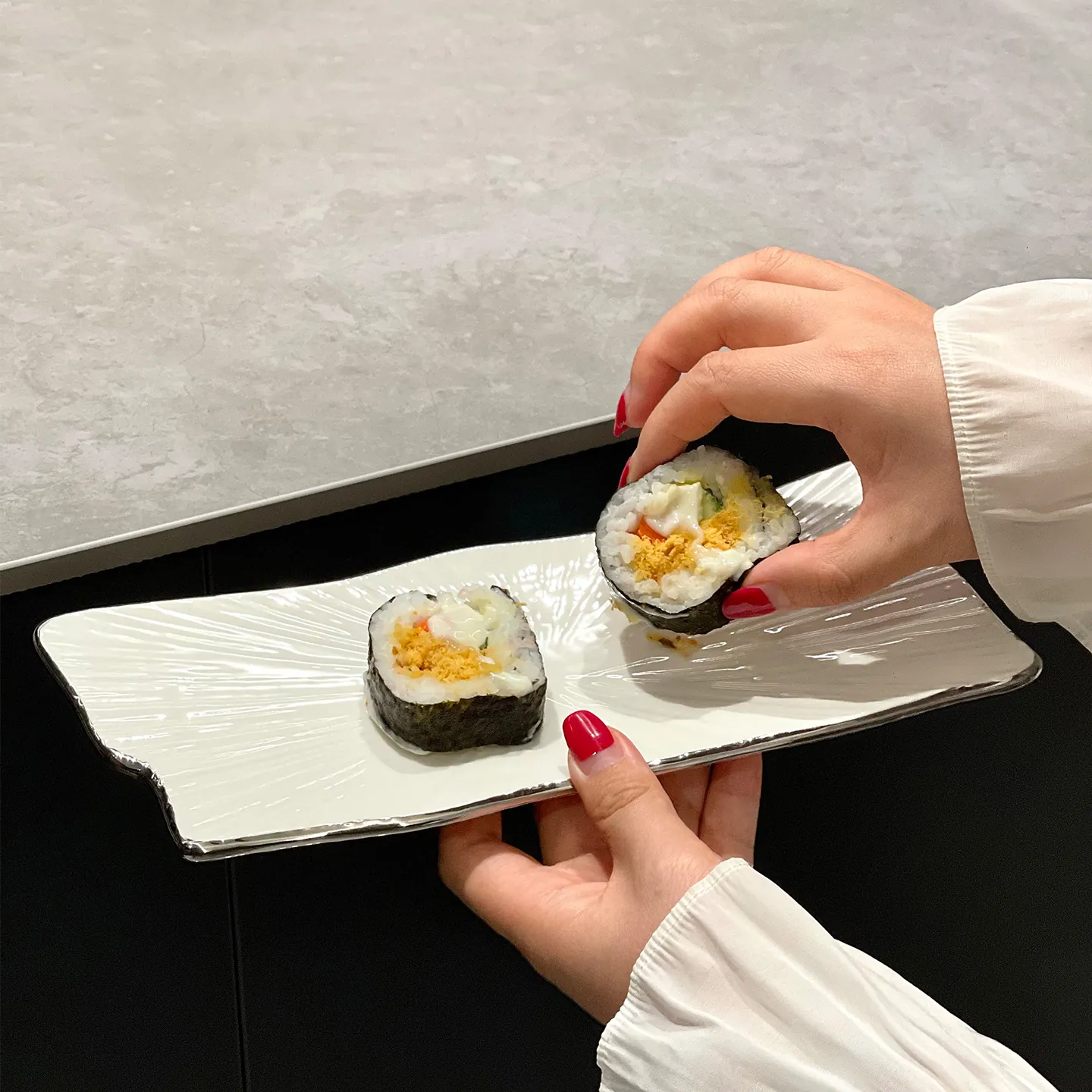 Assiette Rectangulaire en Céramique Moderne Minimaliste Bord Argenté Géométrique Texturé Assiette à Dessert Gâteau pour Restaurant Maison Table à Manger