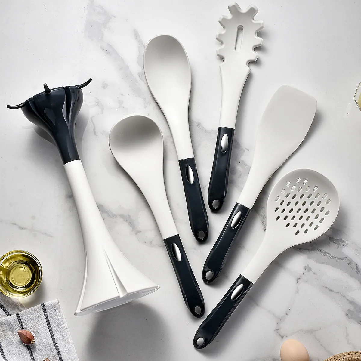 Modern Silicone Kitchen Utensil Set 6 Pieces With Hanging Storage Base Heat Resistant Non-Stick Cooking Tools Spatula Soup Spoon Pasta Server Cream White Black