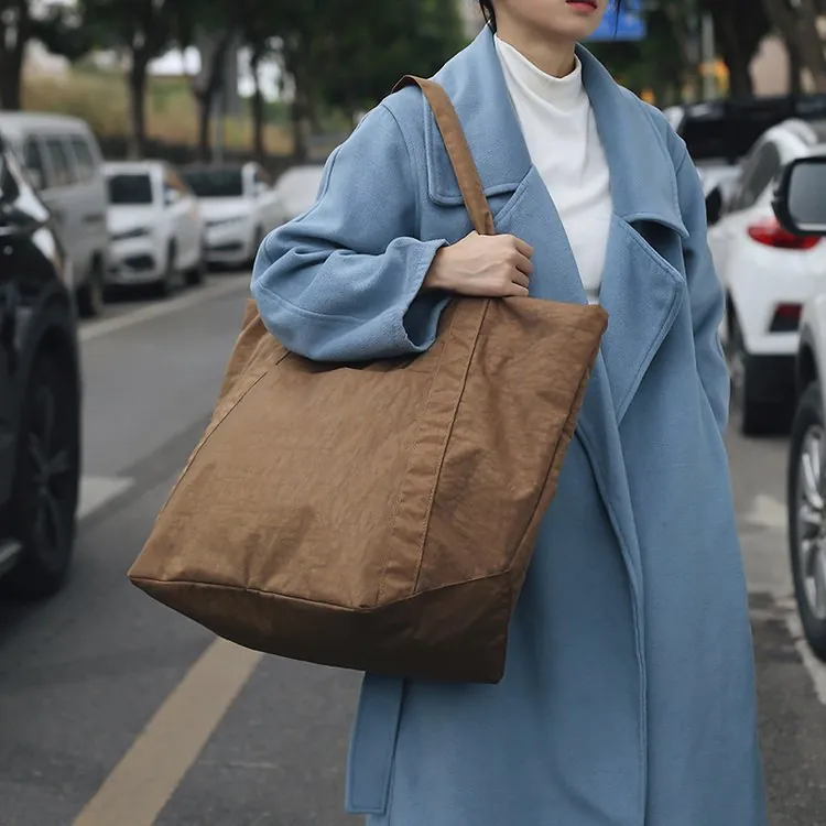 Damen Retro Plissierte Nylon Tragetasche Große Kapazität Lässige Umhängetasche Tragbare Faltbare Reisetasche Täglich Pendler Shopper