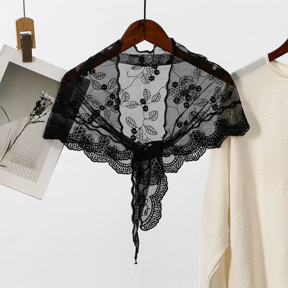 Koreanischer Stil Polyester Blumen Gestickt Spitze Netzgewebe Dreieckstuch Für Damen Bogenkante Atmungsaktiv Elegant Dekorativ Bandana