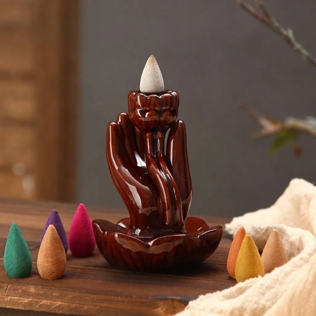 Bruciatore di Incenso a Riflusso Mano di Buddha e Loto in Resina Marrone Scuro Fontana a Cascata di Fumo Porta Incenso per Decorazione Casa Meditazione Regalo