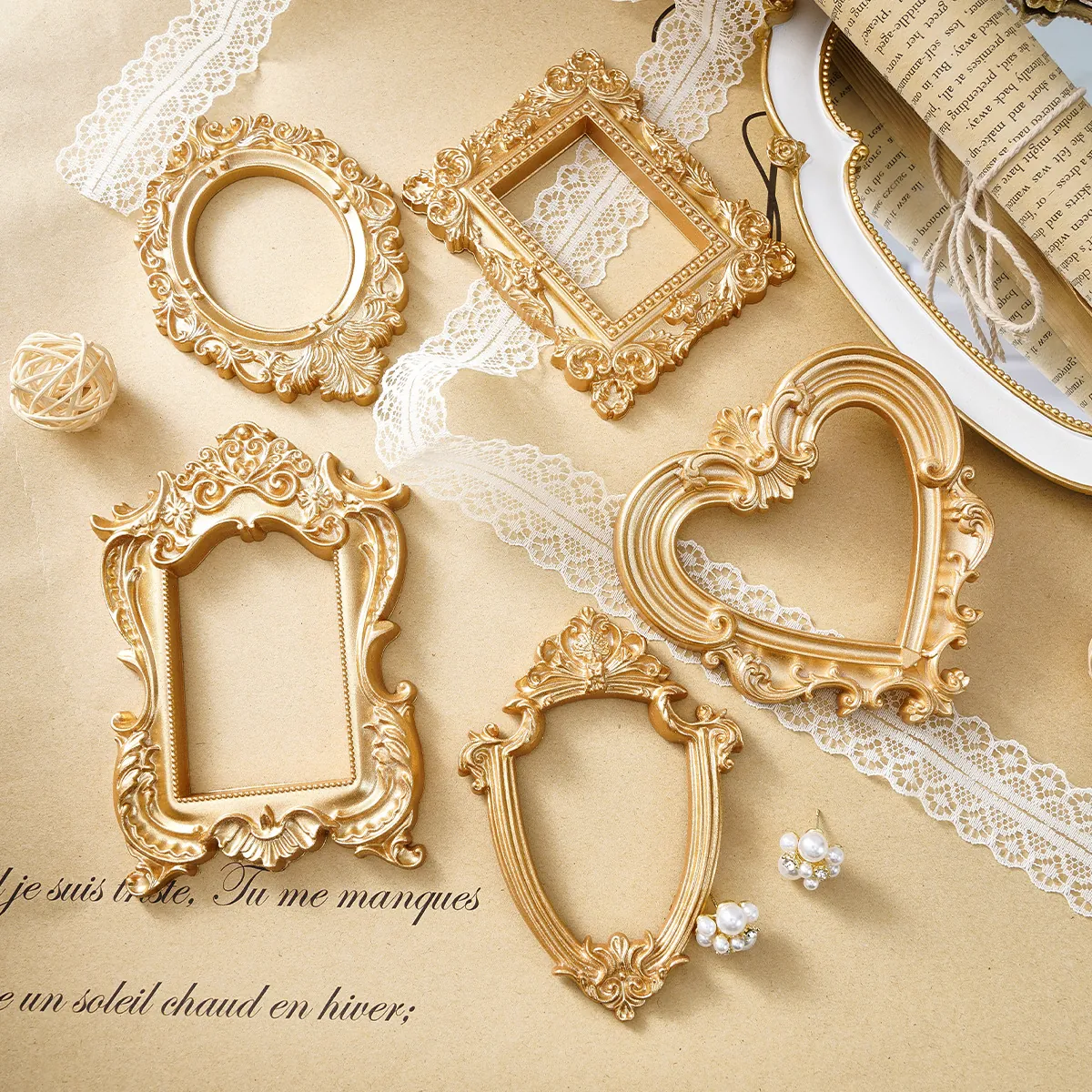 Cadre Photo en Résine Gaufrée Or Rétro Européen Mini Cadre Décoratif Baroque Pour Décoration de Table Maison Accessoires Photo
