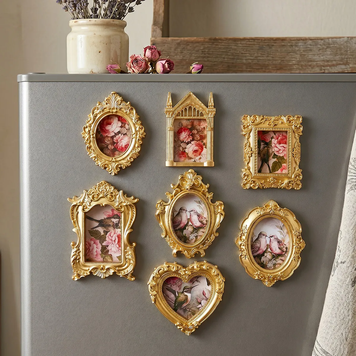 Vintage Gold Magnetic Photo Frame Resin Baroque Relief Picture Frame For Fridge Magnet Home Decor Mini Retro Golden