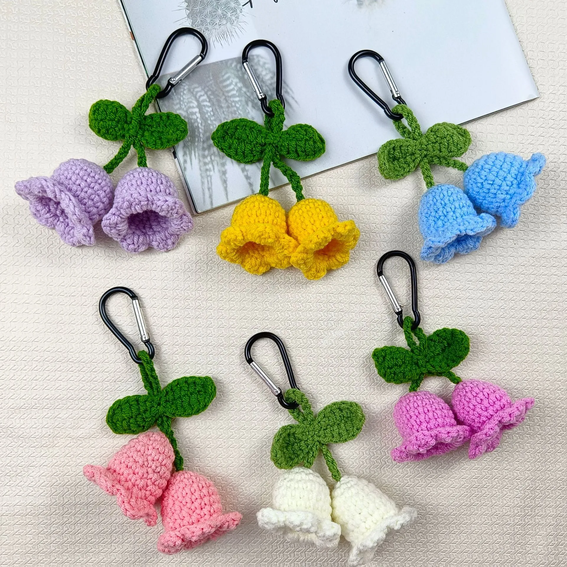 Llavero De Lirio De Los Valles De Ganchillo Hecho a Mano Colgante De Bolsa De Felpa De Flor Tejida Para Mujeres Niñas Regalo
