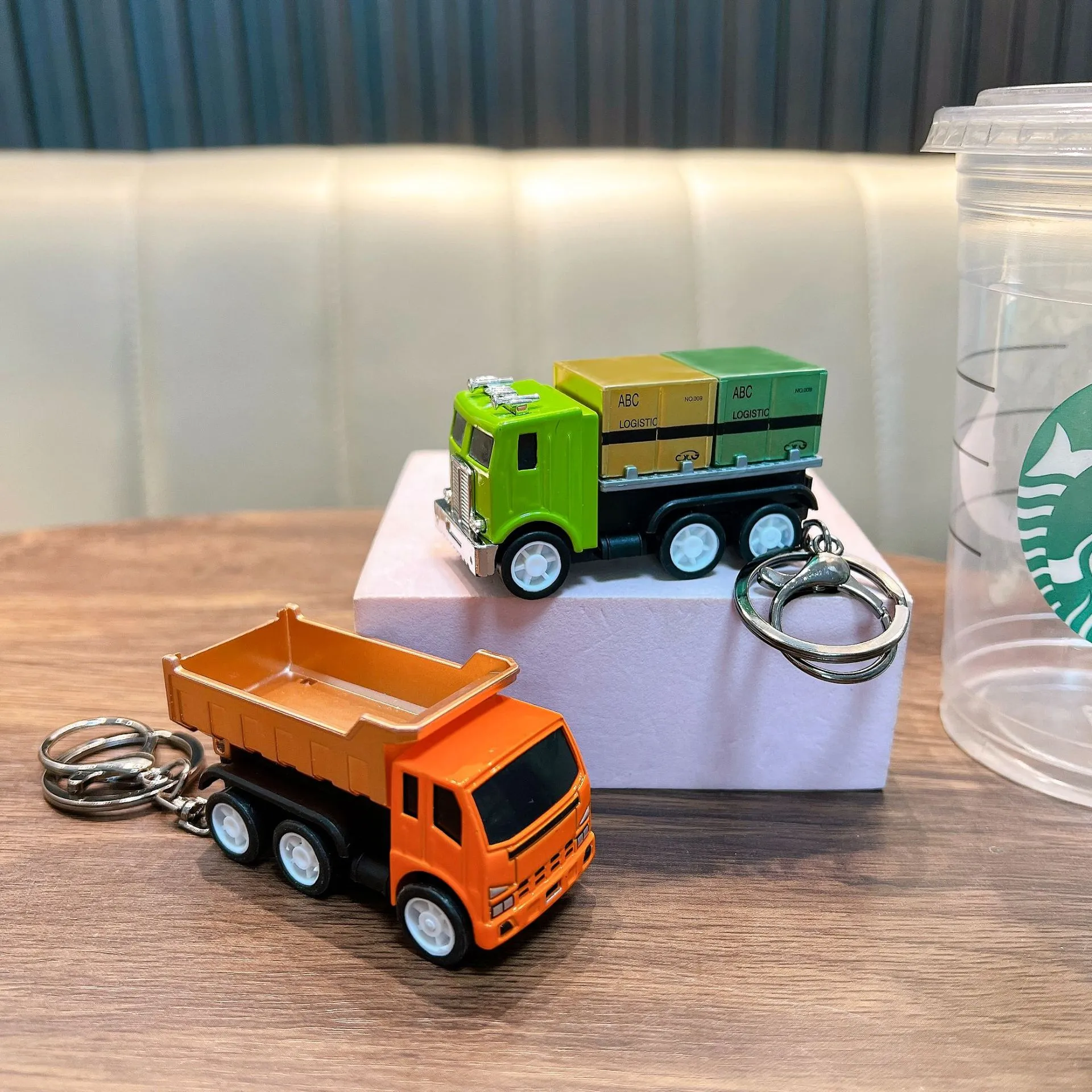 Rückzieh Transport LKW Schlüsselanhänger Stressabbau Baustellenfahrzeug Modell Mini Auto Spielzeug Für Studenten Kinder Taschenanhänger Geschenk