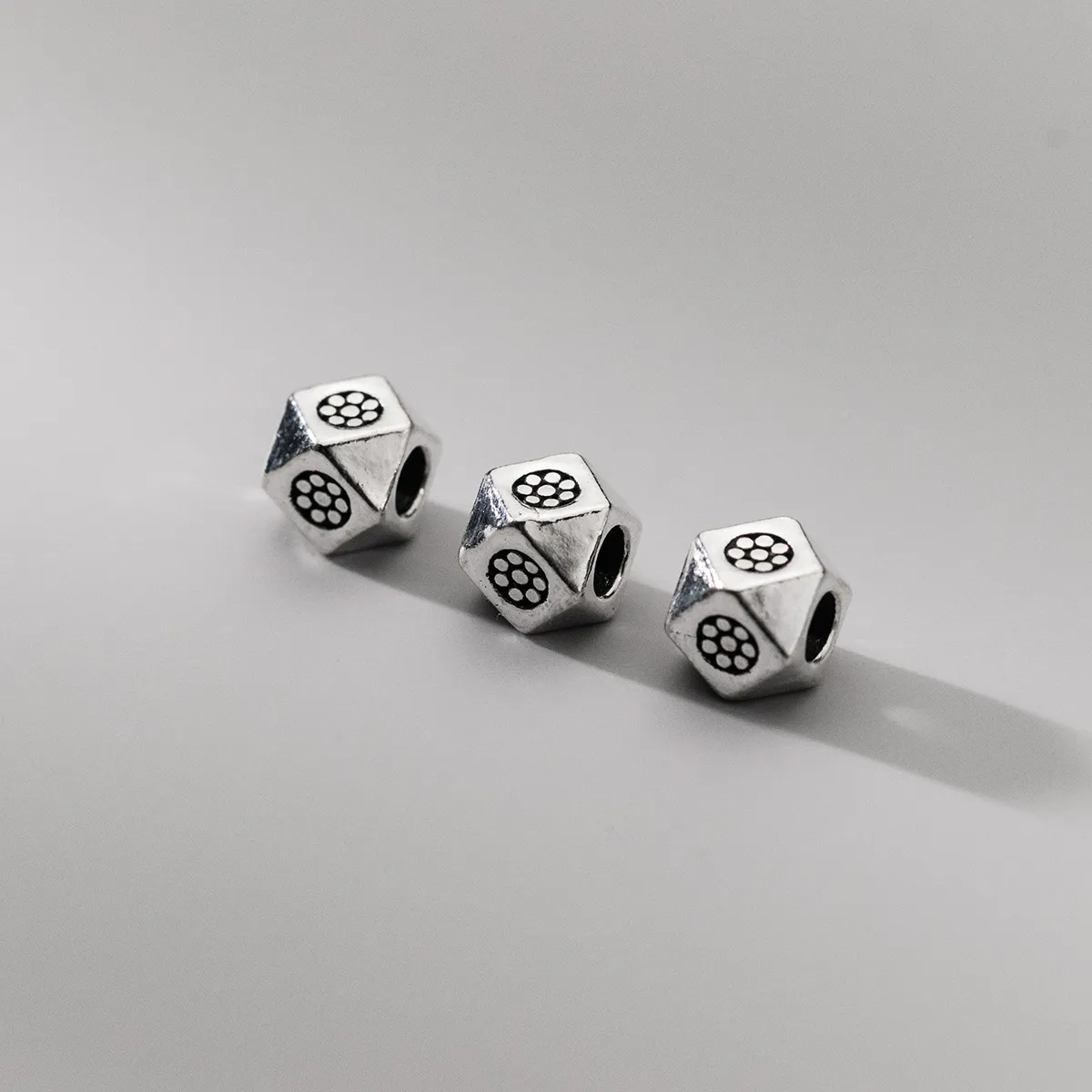 925 Sterling Silver Geometric Faceted Square Spacer Beads Vintage Distressed Thai Silver Beads For DIY Jewelry Making Bracelet Necklace Accessories