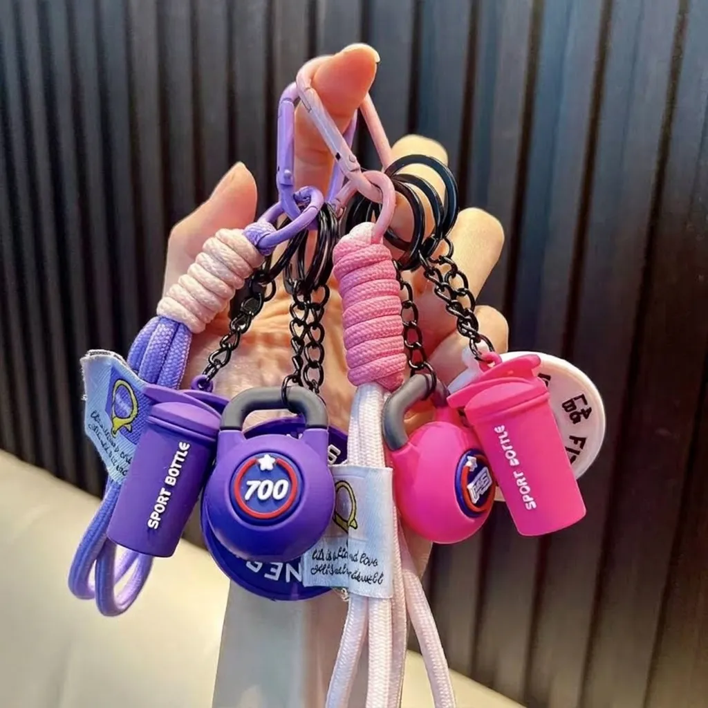 Fitness Thema Schlüsselanhänger Set Mini Kettlebell Hantelscheibe Shaker Flasche Taschenanhänger Sport Geschenk Geflochtenes Seil Gym Schlüsselring