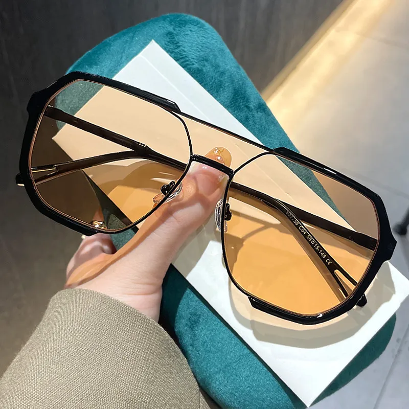 Damen Übergroße Einteilige Sonnenbrille Metallrahmen AC Linse UV-Schutz Mode Shield Trendy Sonnenbrille High End Designer Stil Brillen