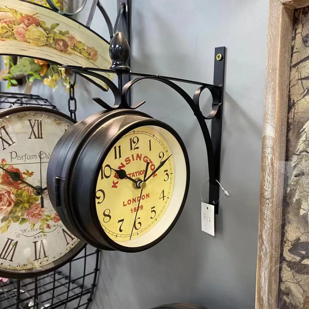 Reloj de Pared de Doble Cara Vintage Europeo Reloj de Estación Retro Colgante de Hierro Reloj Decorativo Silencioso para Hogar Sala de Estar Cafetería