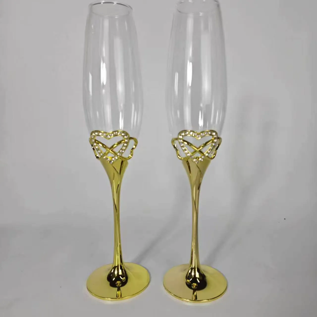 Luxus Kristall Champagnerflöten Set Mit Strass Ineinandergreifendem Herzstiel Galvanisierter Metallbasis Romantische Hochzeit Weingläser Elegante Jubiläumsparty Geschirr Geschenke