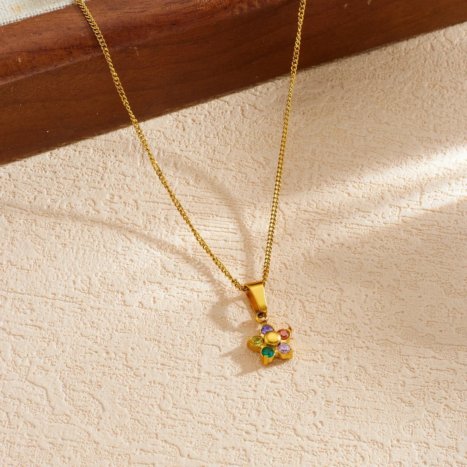 Elegant Stainless Steel Rhinestone Flower Pendant Necklace For Women Gold Plated Dainty Floral Everyday Jewelry Gift