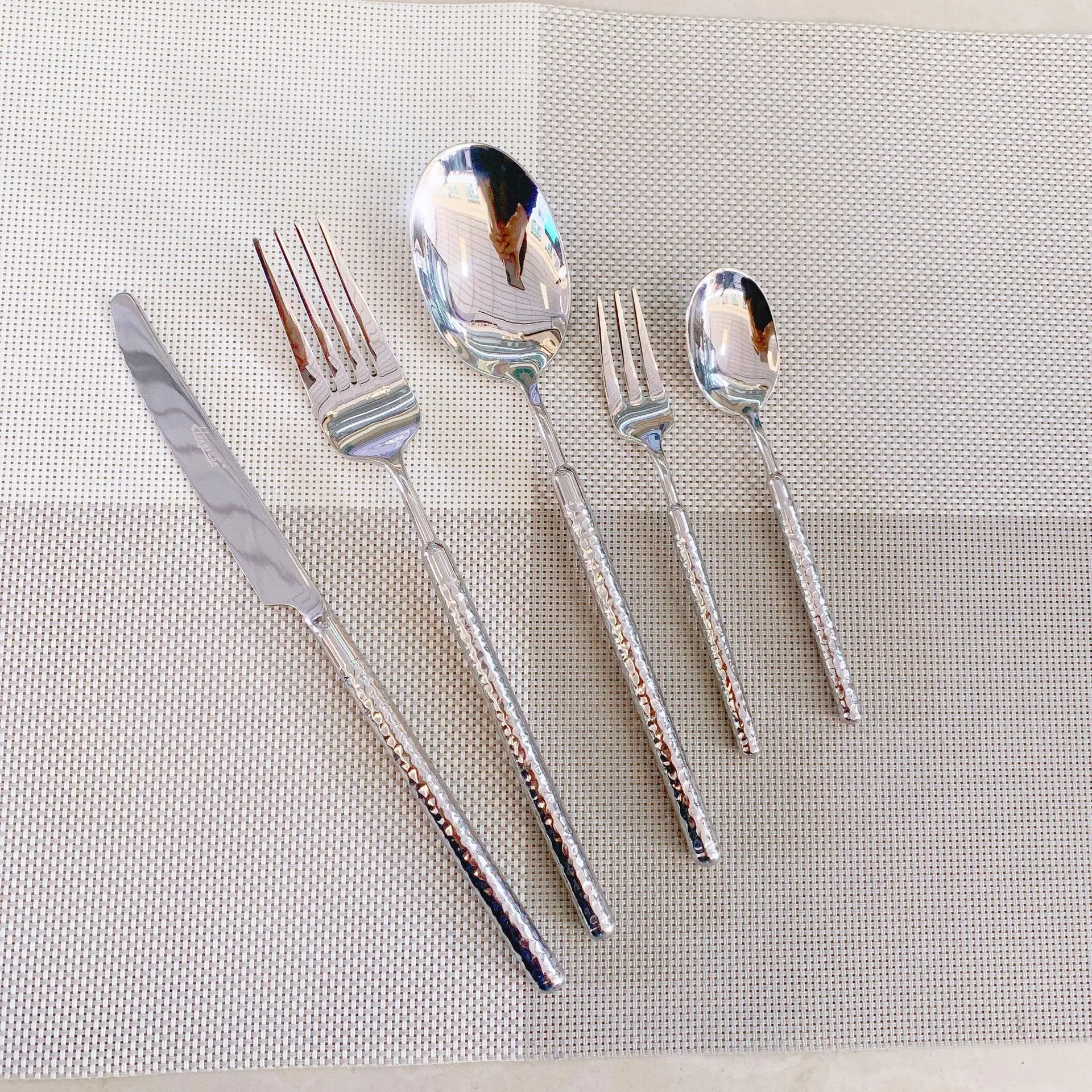 Ensemble de Couverts en Acier Inoxydable 304 avec Manche à Motif de Diamant Couteau Fourchette Cuillère Poli Miroir Vaisselle
