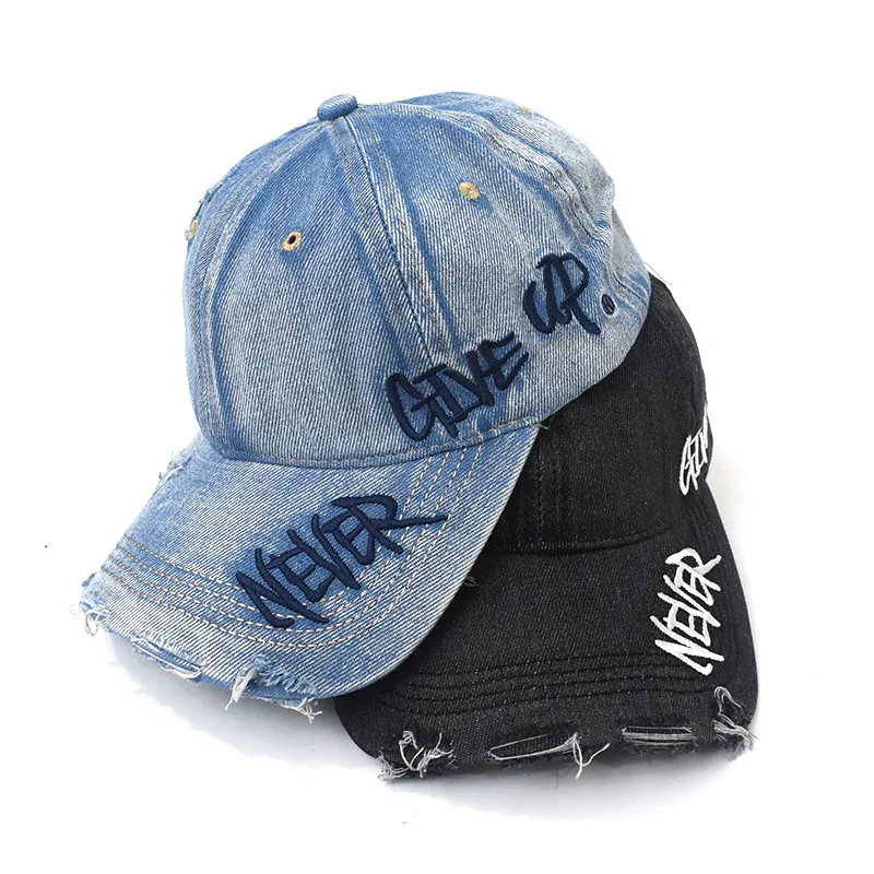 Cappello da Baseball in Denim Lavato Casual Con Lettere Ricamate Fori Strappati Parasole All'aperto Unisex Regolabile Quotidiano