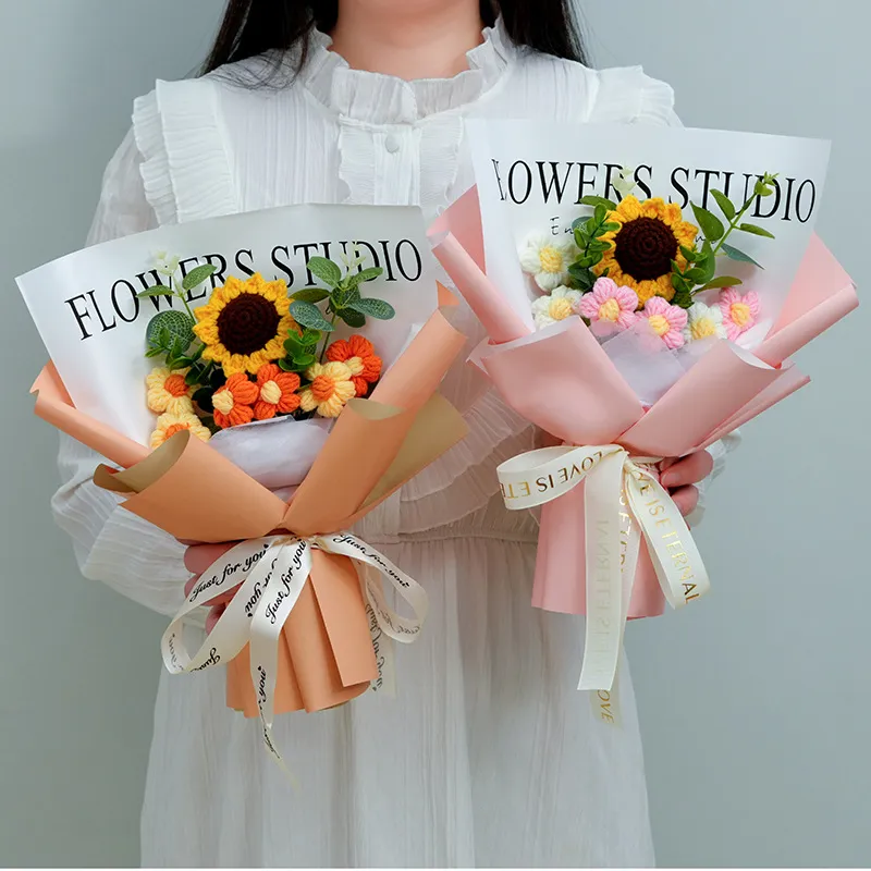 Bouquet di Girasoli a Maglia Fatto a Mano Fiori Artificiali Uncinetto Con Sacchetto Regalo Luci Stringa per Festa della Mamma Decorazione Casa Regalo