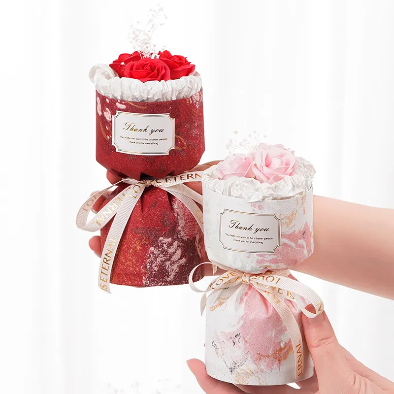 Mini Ramo de Flores de Jabón Rosa Preservada Gipsofila Romántico Estilo Chino Ramo de Regalo Con Cinta de Lazo Etiqueta de Agradecimiento para Día de San Valentín Día del Maestro Día de la Madre Festival Souvenir