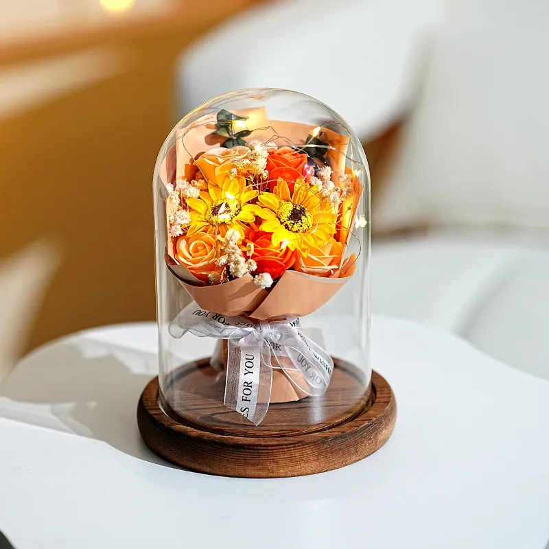Sonnenblume Rose Seifenblumenstrauß In Glaskuppel Mit LED-Leuchten Holzsockel Für Valentinstag Abschluss Geburtstag Geschenk Wohndekor