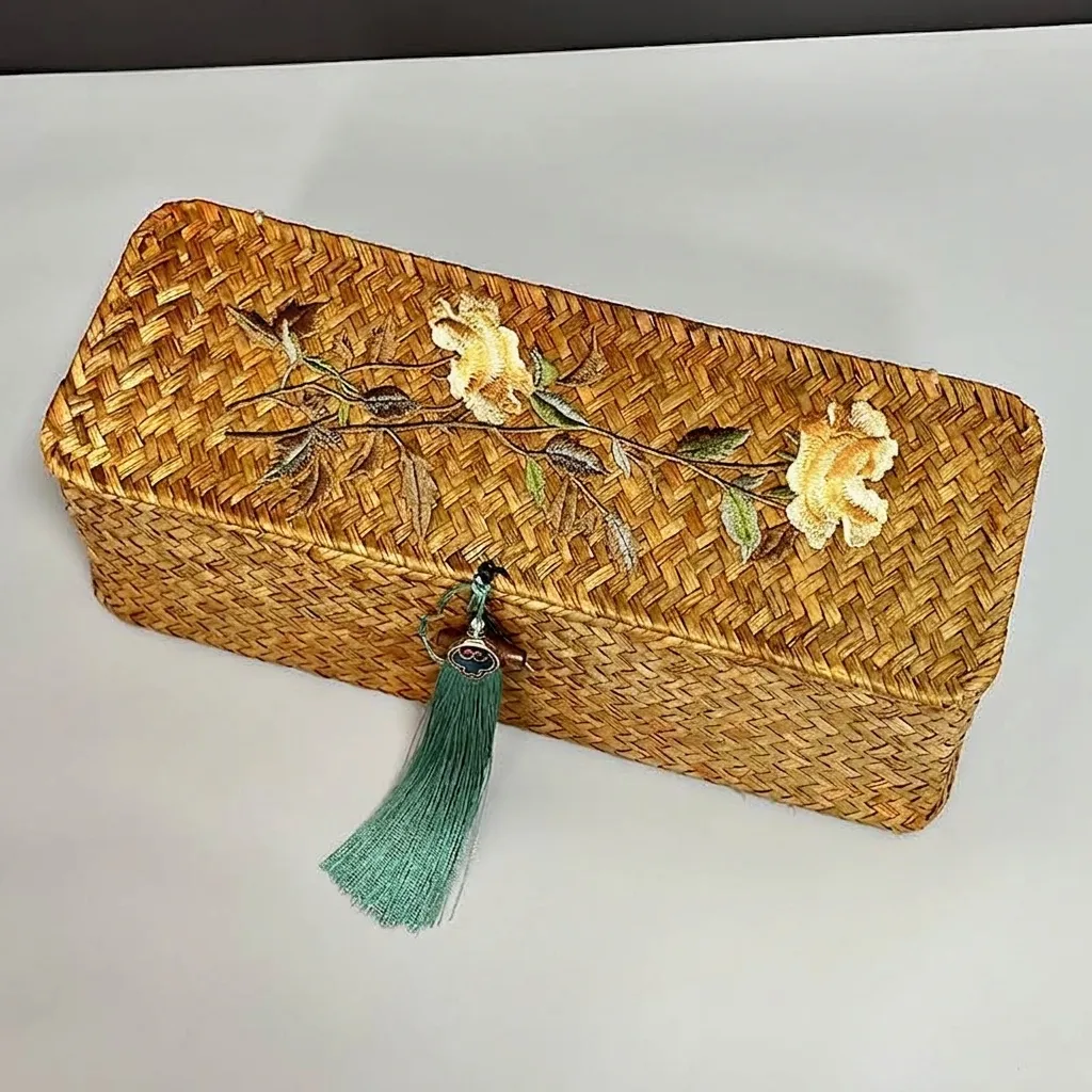 Traditional Handmade Woven Rattan Storage Box With Lid Chinese Style Divided Desktop Organizer Basket For Tea Room Home Decoration