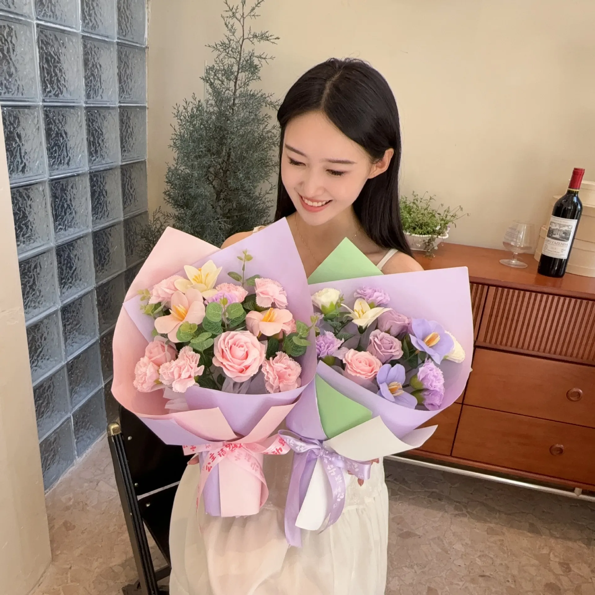 Bouquet de Fleurs de Savon Fait à la Main Rose Oeillet Fleur Éternelle Avec Sac Cadeau Cadeau Romantique pour Femme Maman Anniversaire