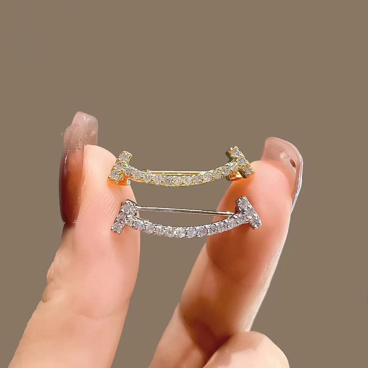 Alloy Rhinestone Smiling Face Brooch Cute Curved Smile Pin Anti Glare Collar Decorative Lapel Pin For Women Jewelry