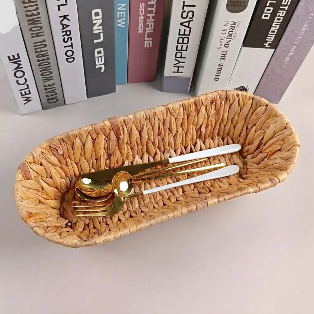 Handwoven Water Hyacinth Storage Basket Oval Natural Woven Bread Fruit Basket For Kitchen Cutlery Organizer Home Decor Tray