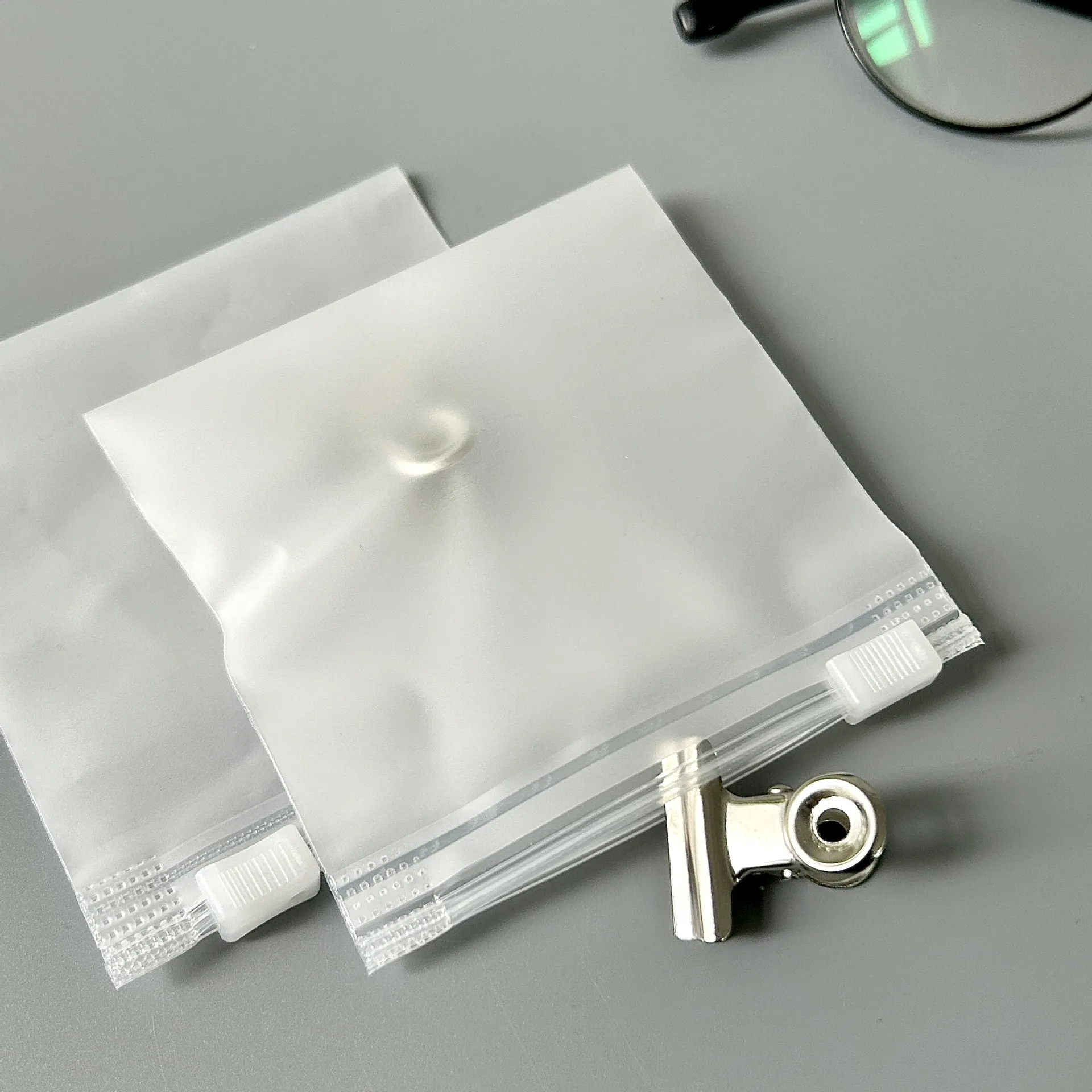 Ματ Πλαστικές Σακούλες Ziplock PE Αδιάβροχες Διαφανείς Σακούλες Αποθήκευσης με Slider Φορτητές Σακούλες Συσκευασίας Μικρών Αντικειμένων για Σπίτι Ταξίδι