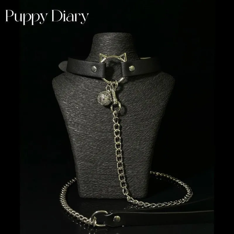 Collier pour Chat en Cuir PU Noir Avec Cloche Anneau d'Oreille de Chat en Métal Mignon Cosplay Collier pour Animal de Compagnie et Ensemble de Chaîne de Traction