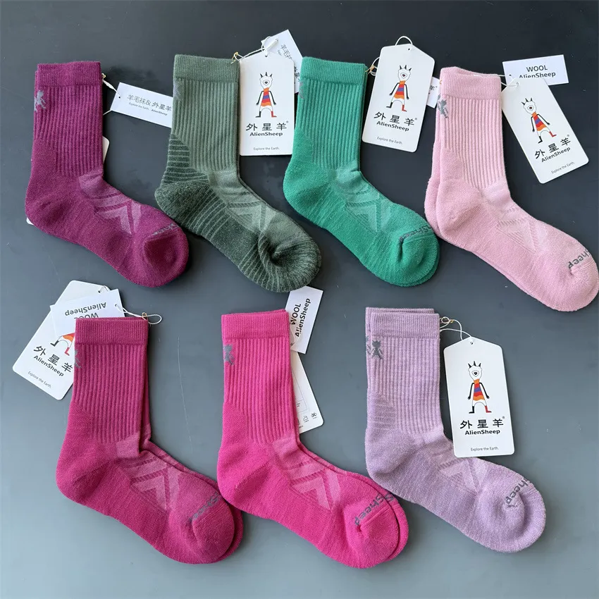 Merino Wool Thermal Mid Tube Sports Socks For Men And Women Outdoor Hiking Basketball Skiing Breathable Crew Socks