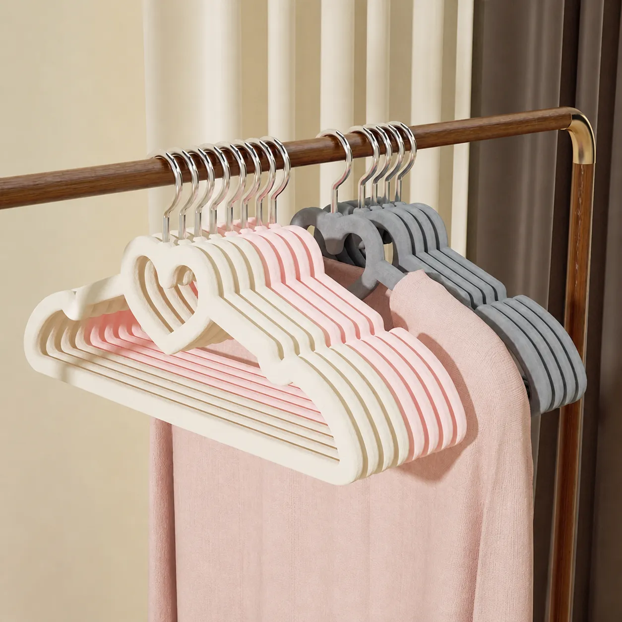 Kids Adults Flocked Velvet Hangers Non Slip Heart Shaped Clothes Hanger Space Saving Clothing Rack Closet Organizer