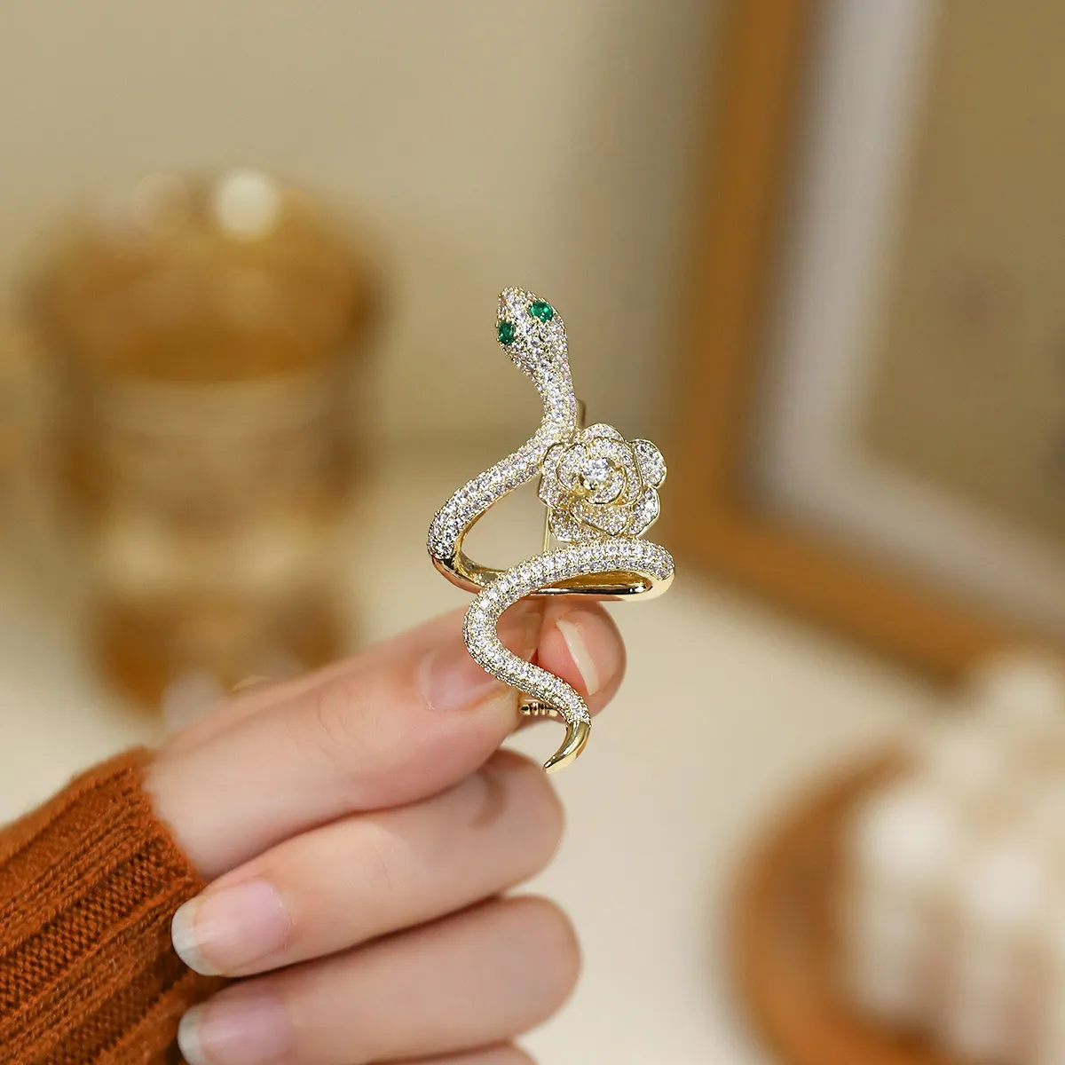 New Chinese Style Retro Full Rhinestone Rose Snake Brooch Alloy Crystal Animal Brooch Pin Jewelry For Women