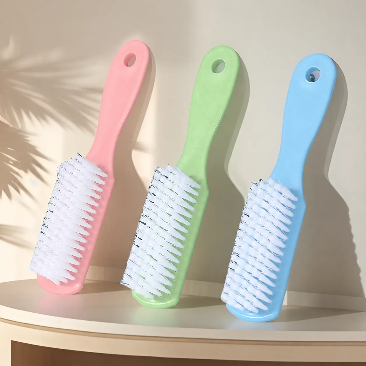Cepillo de Zapatos de Plástico para Hogar Cerdas Duras Cepillo de Limpieza de Ropa Con Orificio Para Colgar Multicolor Herramienta Práctica