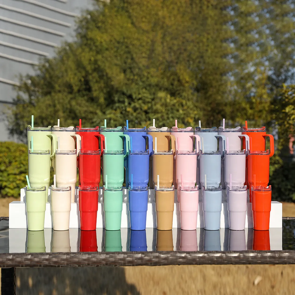 Grande Capacité Gobelet de Voiture en Plastique Avec Poignée Paille Tumbler Sport en Plein Air Voyage Tasse