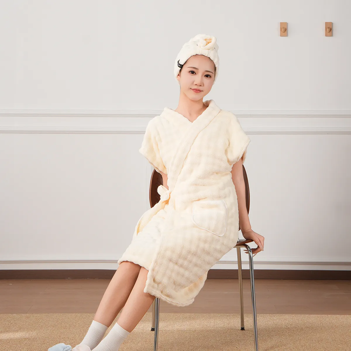 Women Coral Fleece Bathrobe Soft Absorbent Quick Drying Sleepwear V Neck Sleeveless Bath Dress With Pocket Home Wear