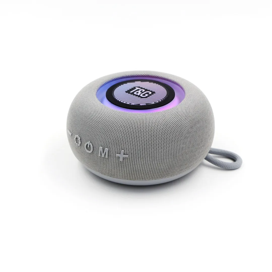 Tragbarer Kabelloser Bluetooth-Lautsprecher TWS Stereo Outdoor Stoff Subwoofer RGB Bunte Lichter Freisprecheinrichtung Type-C Aufladung