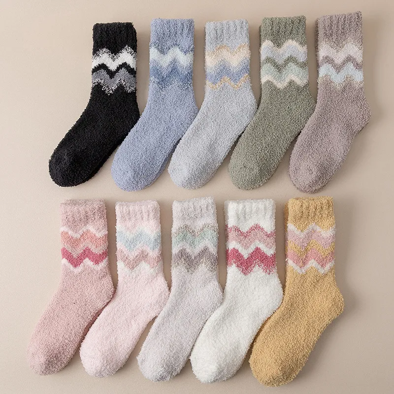 Calcetines de Tripulación de Forro Polar de Coral Espesado de Invierno para Mujer Calcetines de Suelo Suaves y Cálidos de Rayas Ondeadas