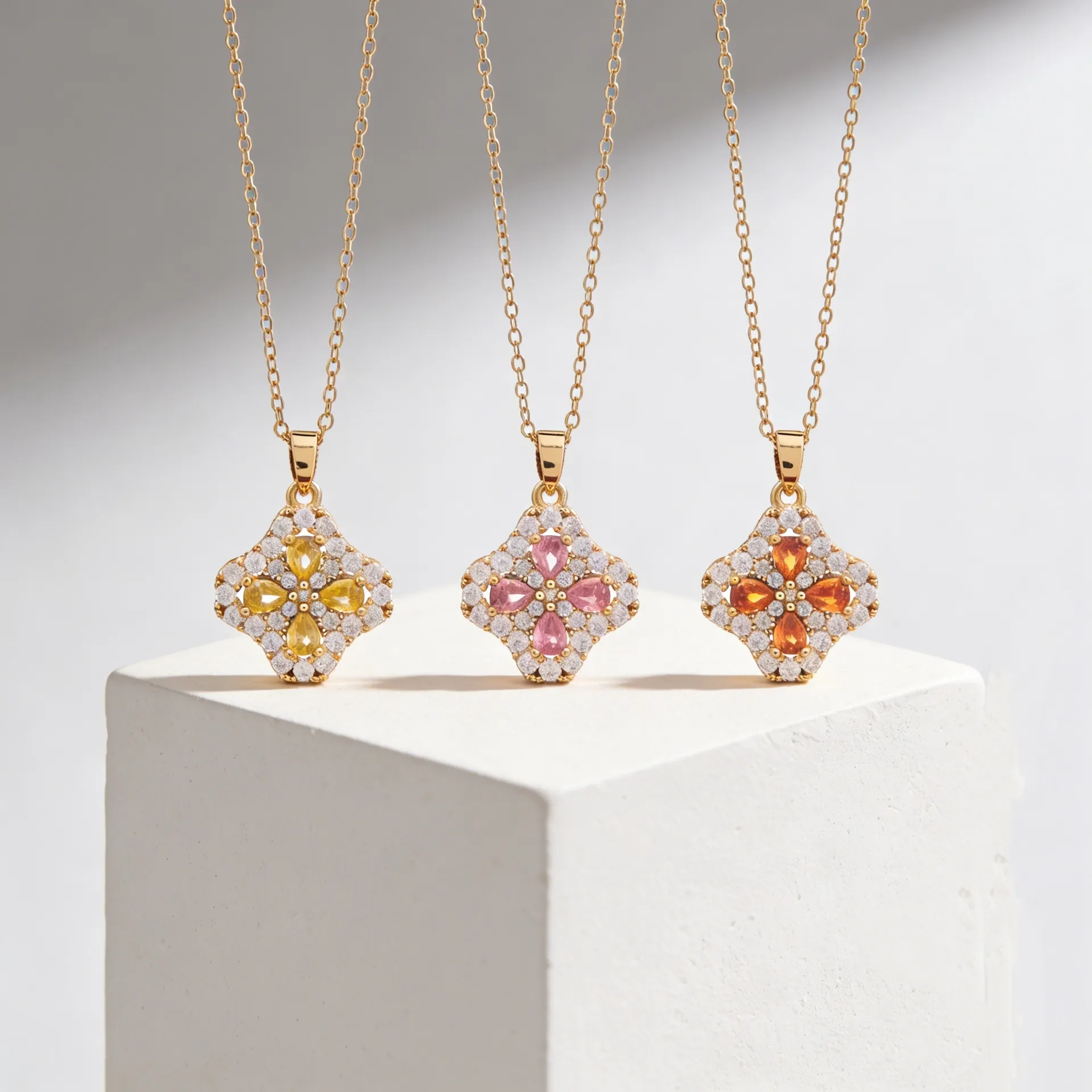 Damen Mode Kleeblatt Anhänger Halskette Kupfer Strass Kragen Halskette Luxus Vierblättriges Kleeblatt Schmuck Geschenk